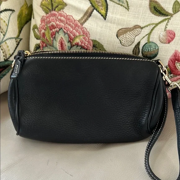 Dooney & Bourke Black Leather Wristlet Used Once. Like New - Picture 6 of 7